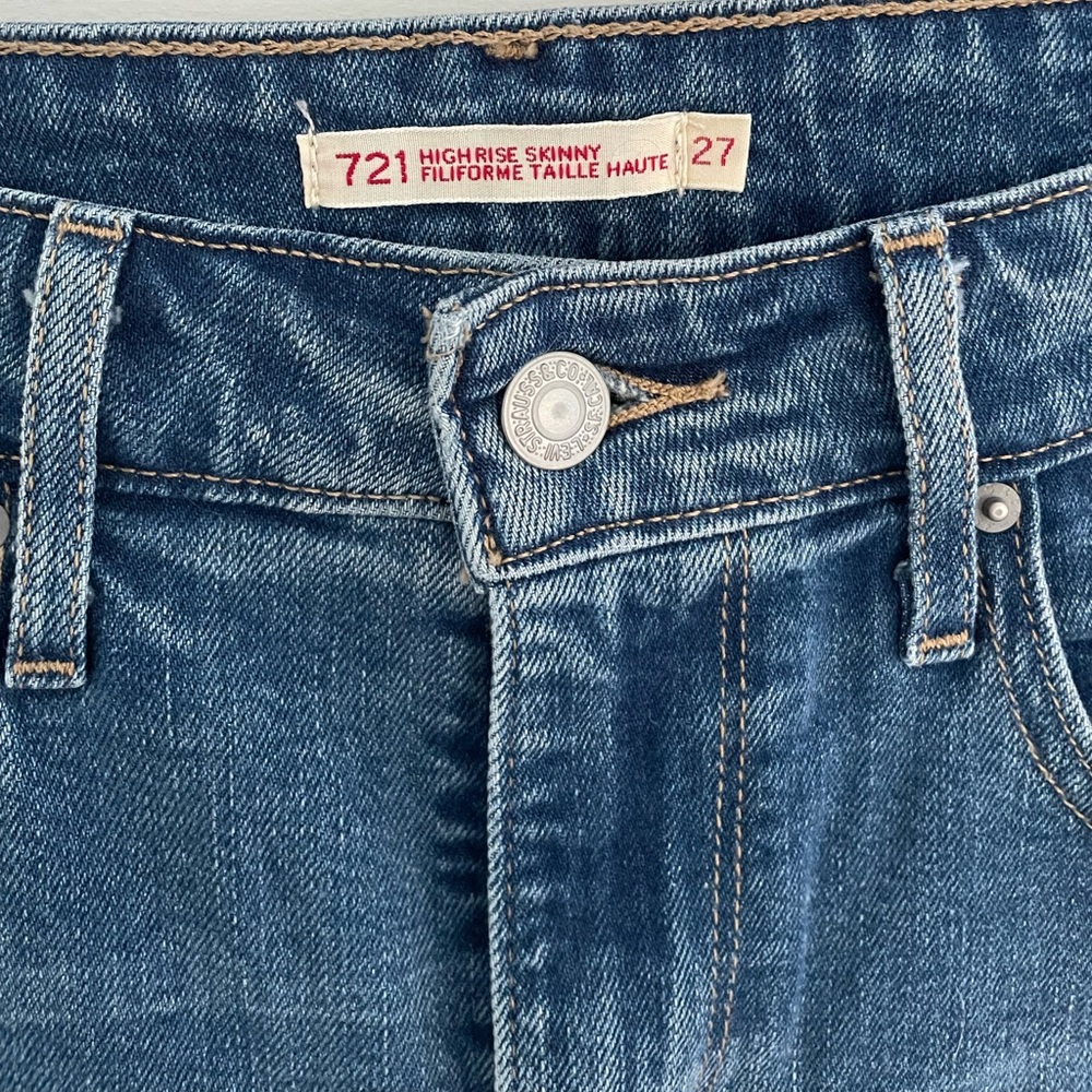 Levi’s Ripped Jeans - Picture 4 of 6